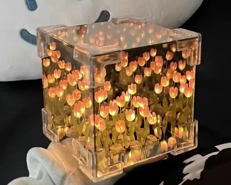 Lampara cubo pequeña de espejo de tulipanes